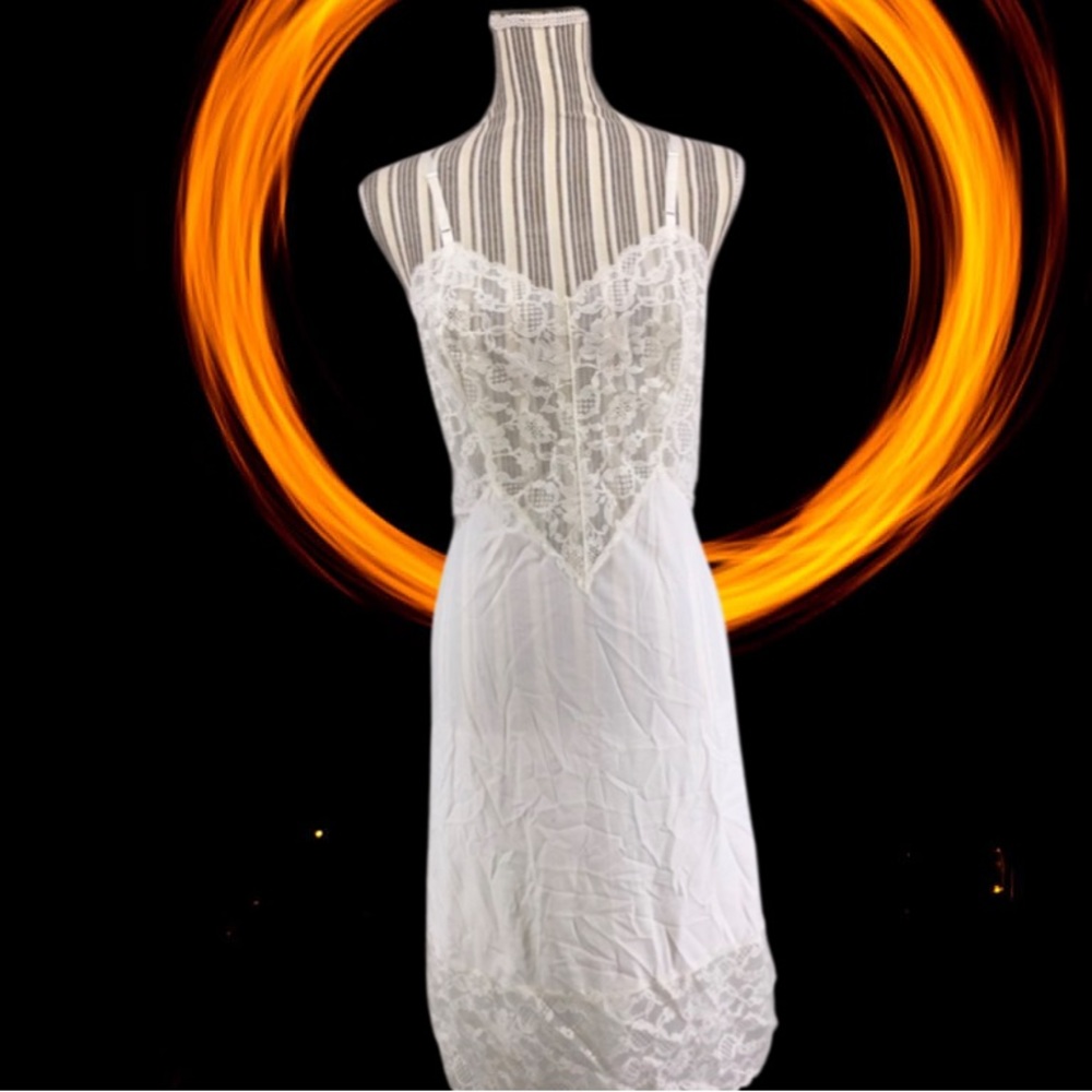 VANITY FAIR 34 WHITE SLIP